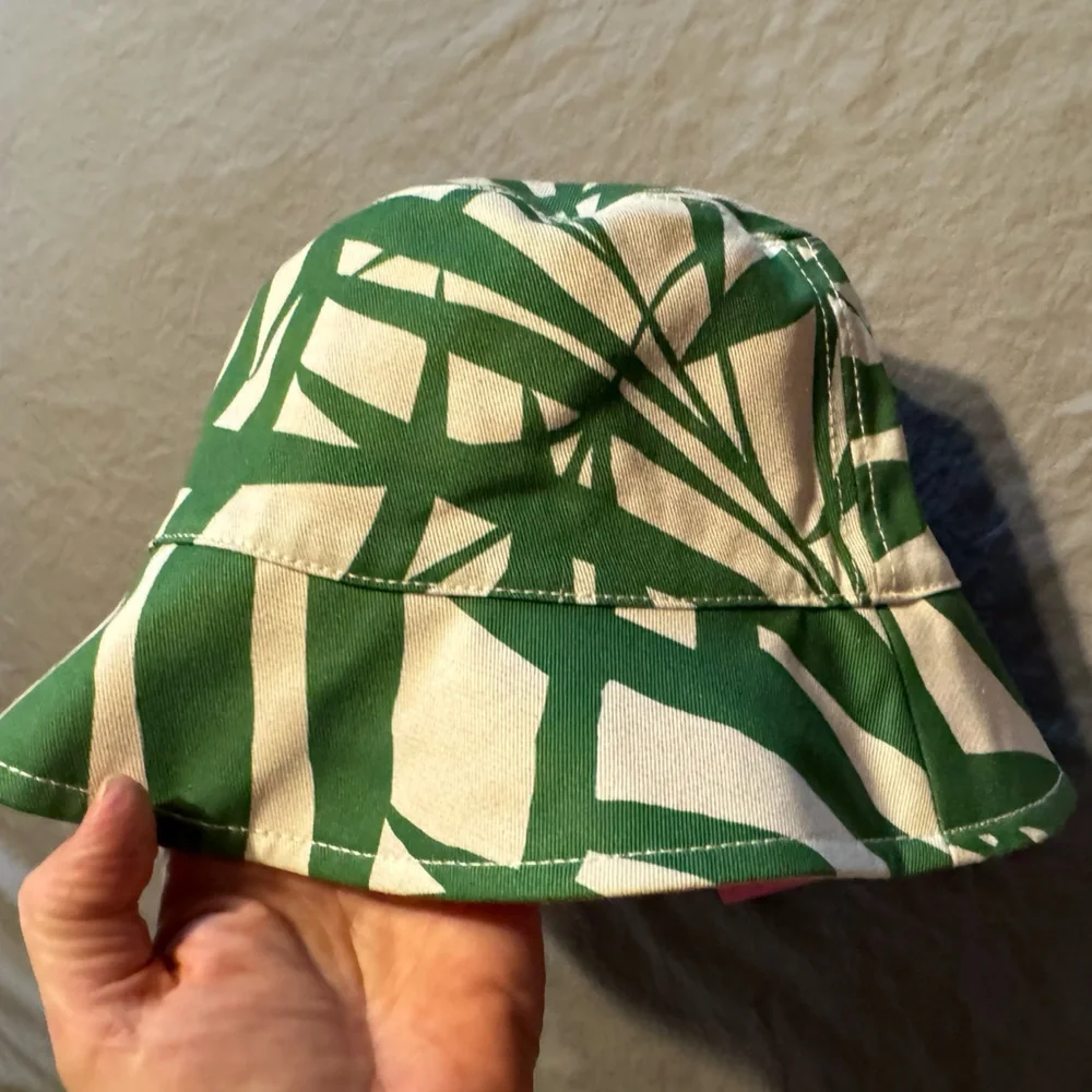 Kate Spade Reversible Bucket Hat β οΈ Green Palm Print / Pink | NWT~ - Picture 1 of 14